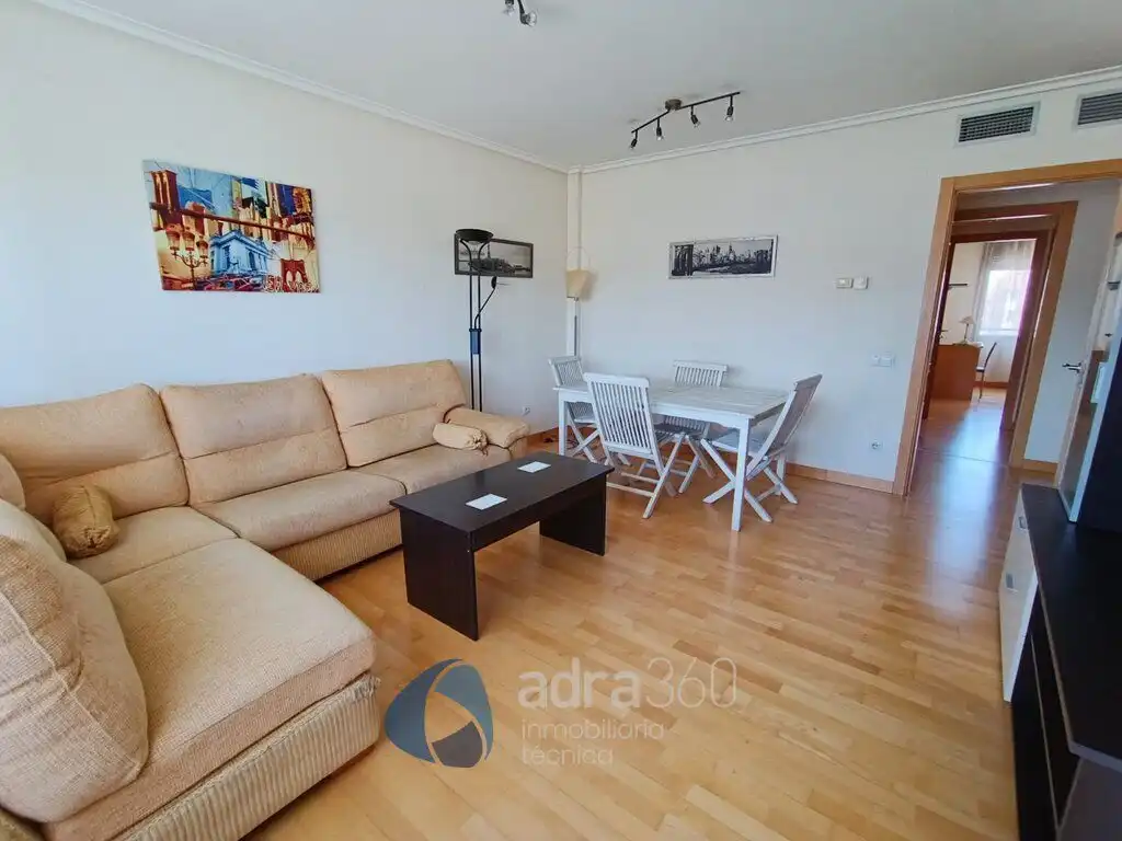 Living room of Flat for rent in  Logroño  with Air Conditioner, Heating and Storage room