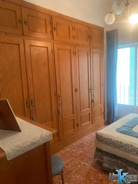 Dormitori de Casa o xalet en venda en Linares amb Terrassa i Balcó