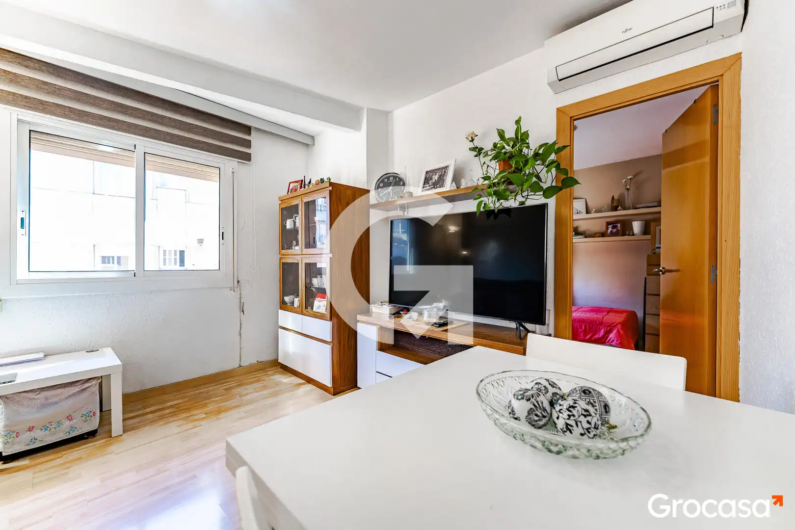 Sala d'estar de Pis en venda en L'Hospitalet de Llobregat amb Aire condicionat, Calefacció i Moblat