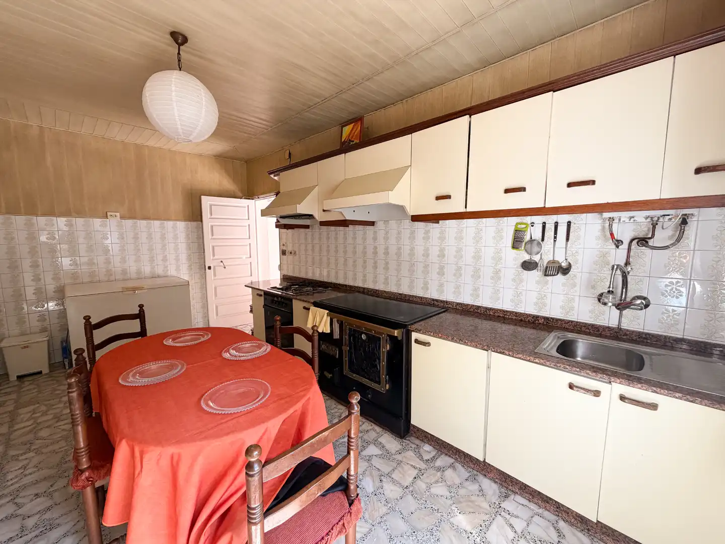 Kitchen of Houses for sale in Rianxo  with Heating, Private garden and Furnished