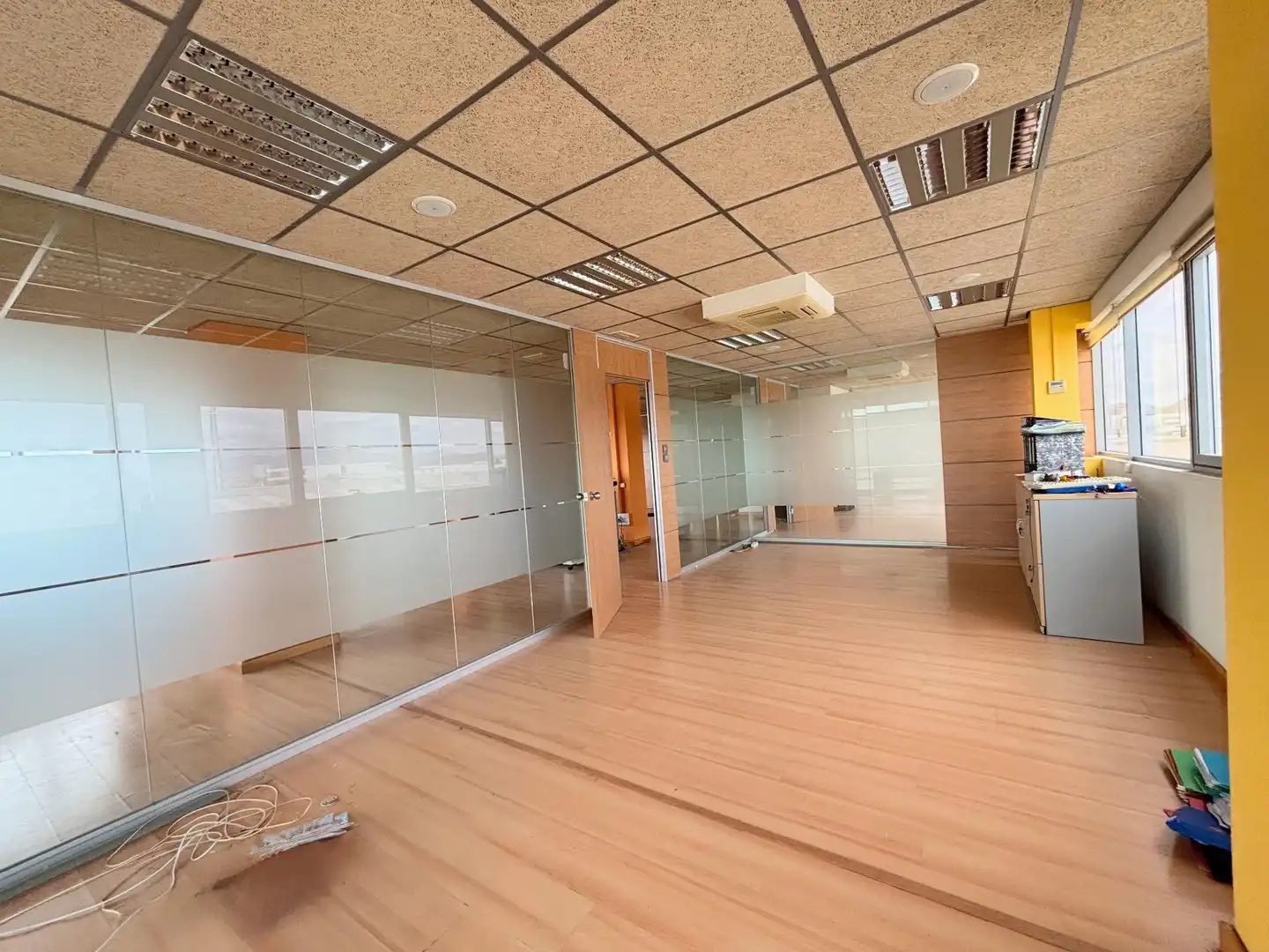 Office for sale in Alicante / Alacant  with Air Conditioner and Furnished