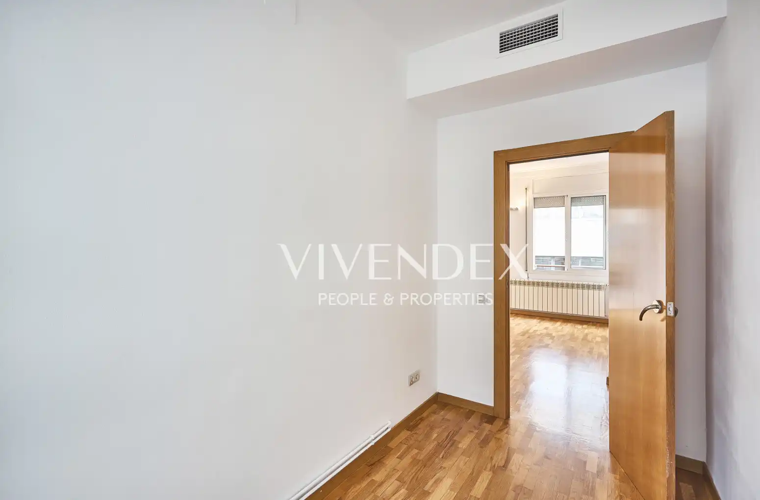 Bedroom of Flat for sale in Barcelona  with Heating, Parquet flooring and Balcony