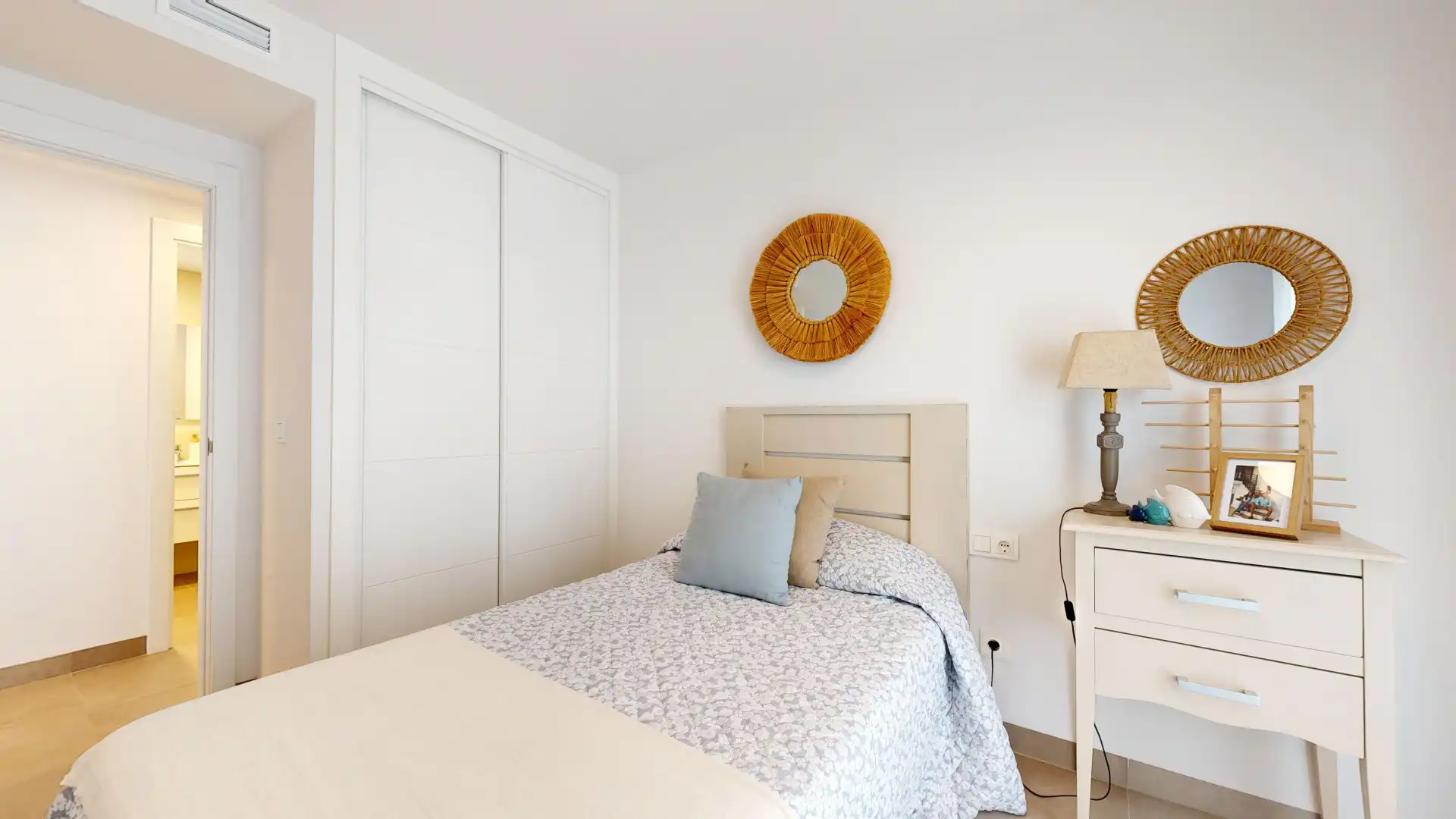 Habitación de Apartamento en venta en Fuengirola con Aire acondicionado, Terraza y Piscina