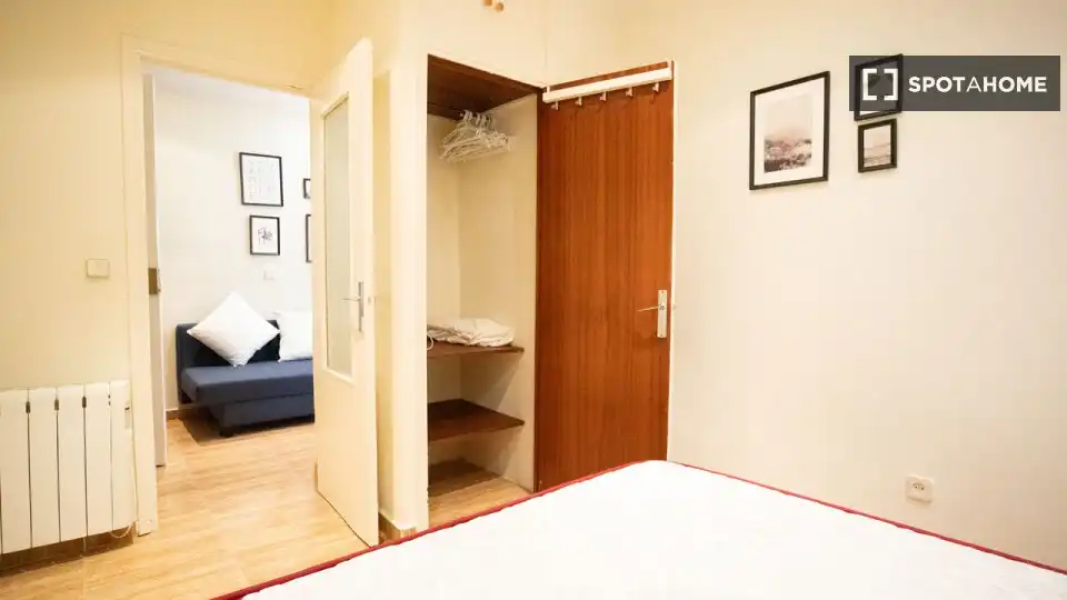 Dormitori de Apartament per a compartir en Madrid amb Aire condicionat, Calefacció i Terrassa