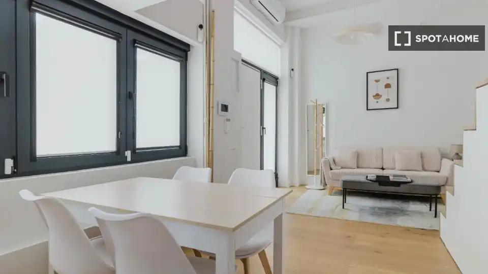 Living room of Flat for rent in Madrid  with Air Conditioner, Heating and Furnished