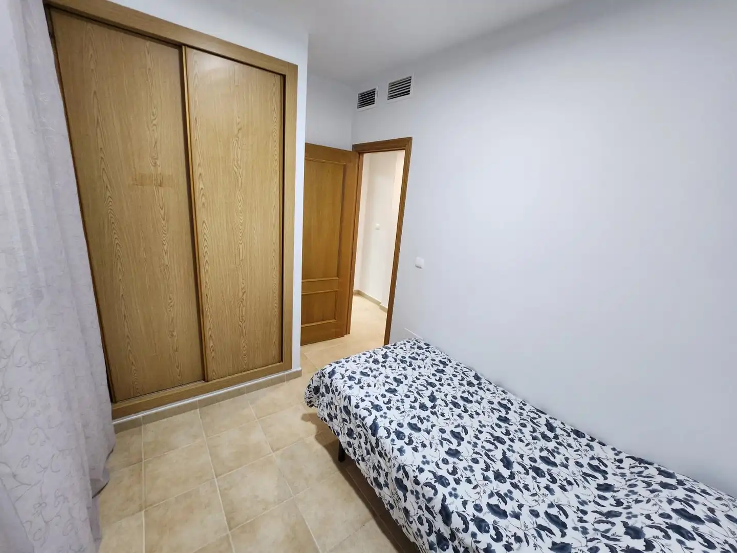 Dormitori de Planta baixa de lloguer en Los Alcázares amb Aire condicionat, Terrassa i Moblat