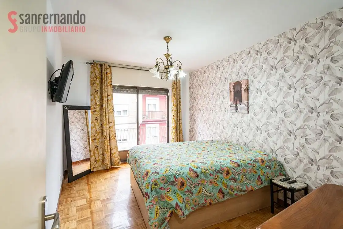 Habitación de Piso en venta en Torrelavega  con Parquet, Terraza y Amueblado