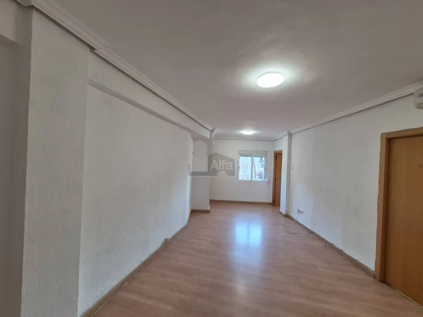 Wohnung zur Miete in  Valencia Capital mit Klimaanlage, Parkett und Ofen