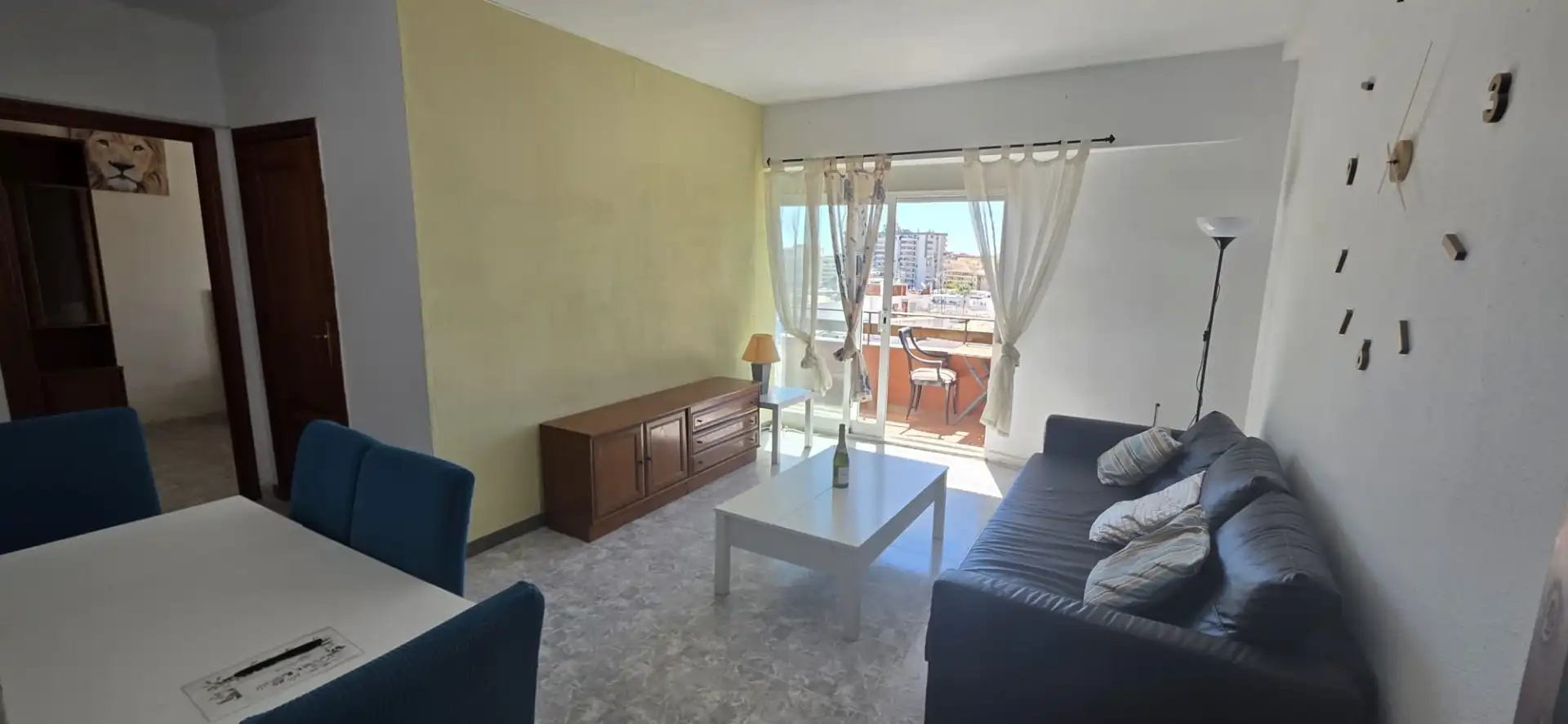 Sala de estar de Piso en venta en Marbella con Terraza, Horno y Lavadora