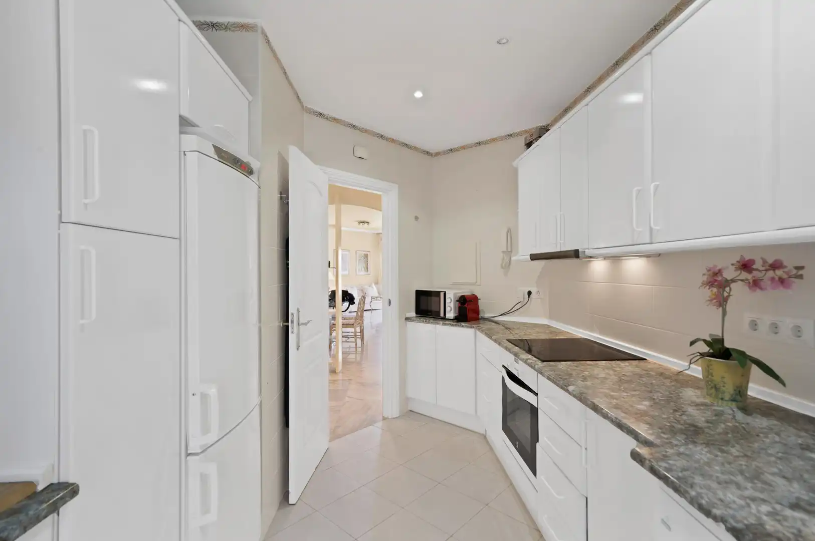 Cocina de Ático de alquiler en Marbella con Aire acondicionado, Calefacción y Jardín privado