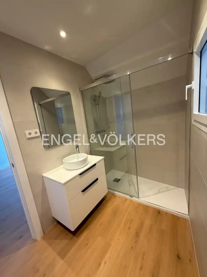 Bathroom of Flat for sale in Madrid  with Air Conditioner, Heating and Terrace