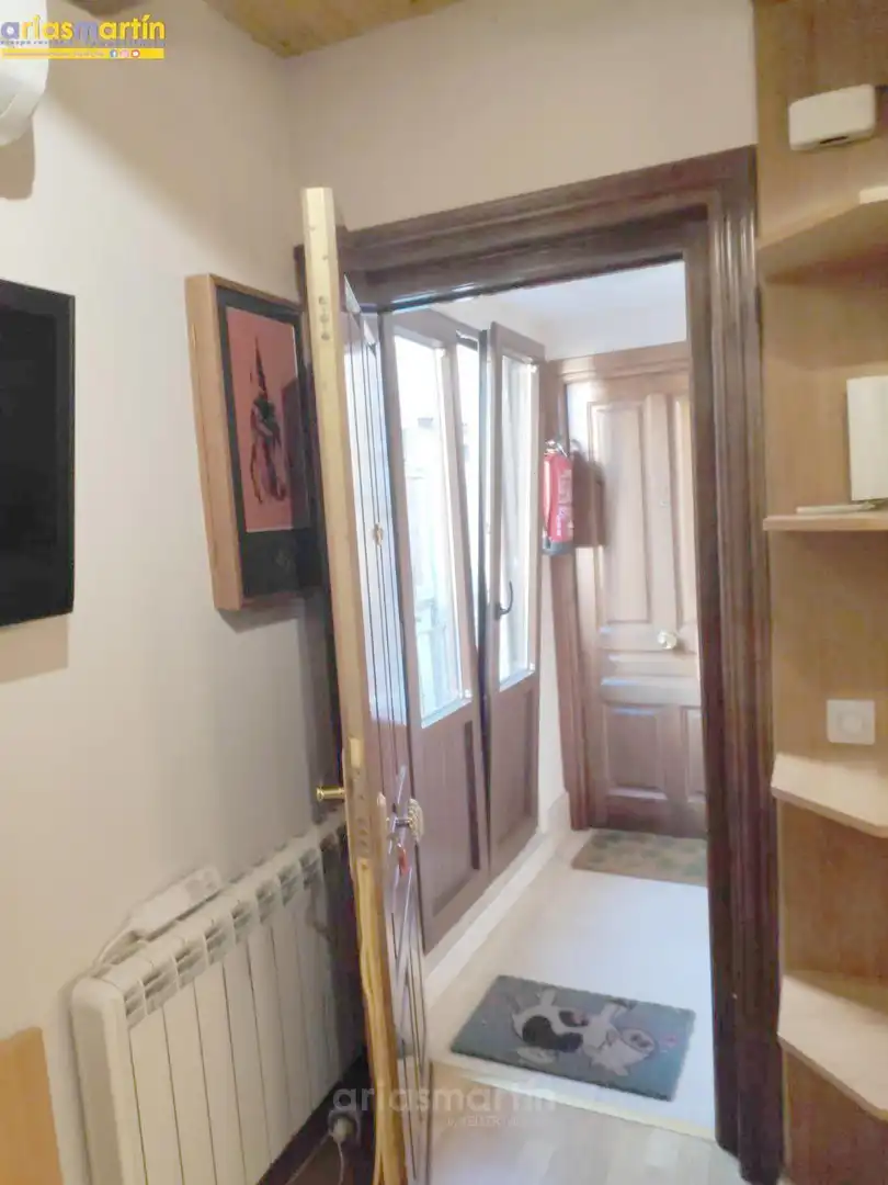 Flat for sale in Salamanca  with Air Conditioner, Heating and Furnished