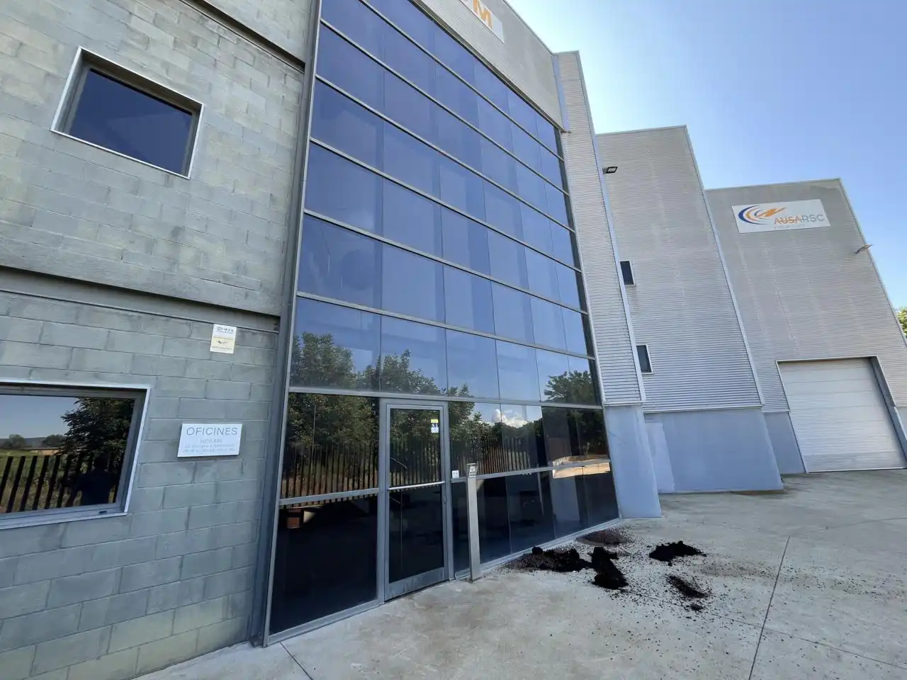 Vista exterior de Nave industrial en venta en Manlleu con Alarma