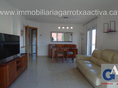 Living room of Flat for sale in Girona Capital  with Air Conditioner, Heating and Balcony