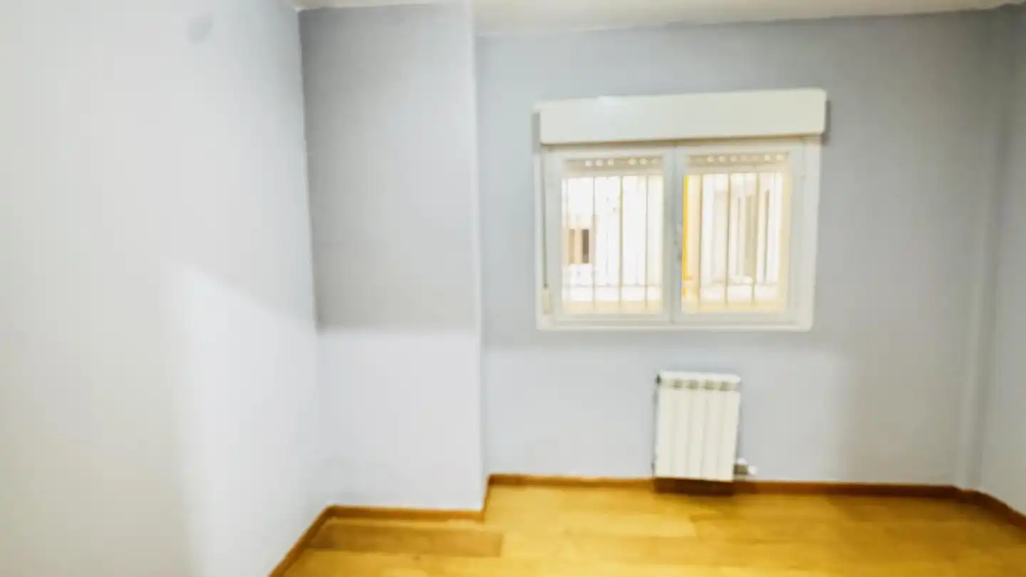 Schlafzimmer von Wohnung zum Verkauf in Zaragoza mit Klimaanlage, Heizung und Parkett