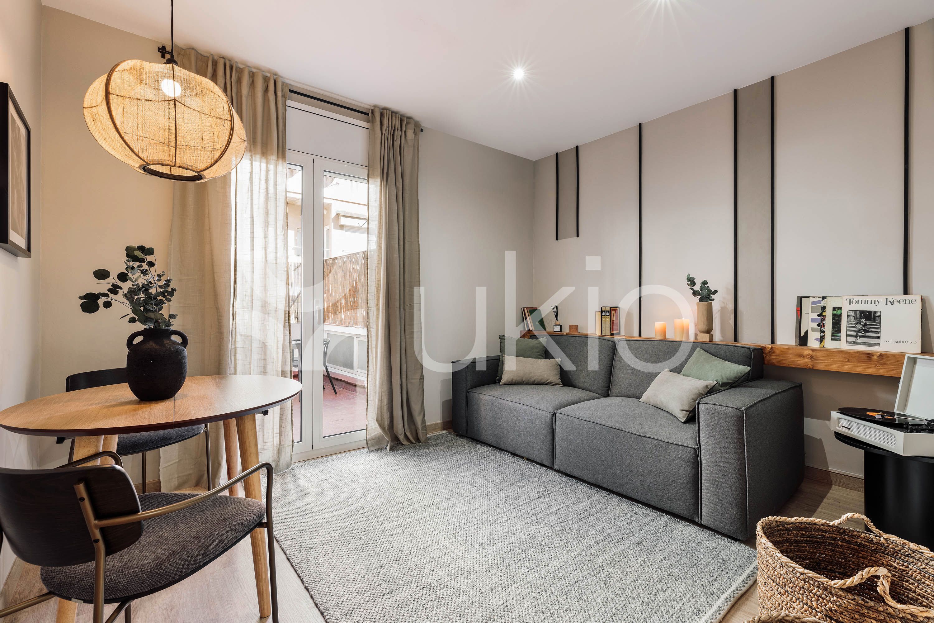 Sala d'estar de Apartament de lloguer en  Barcelona Capital amb Aire condicionat, Terrassa i Moblat