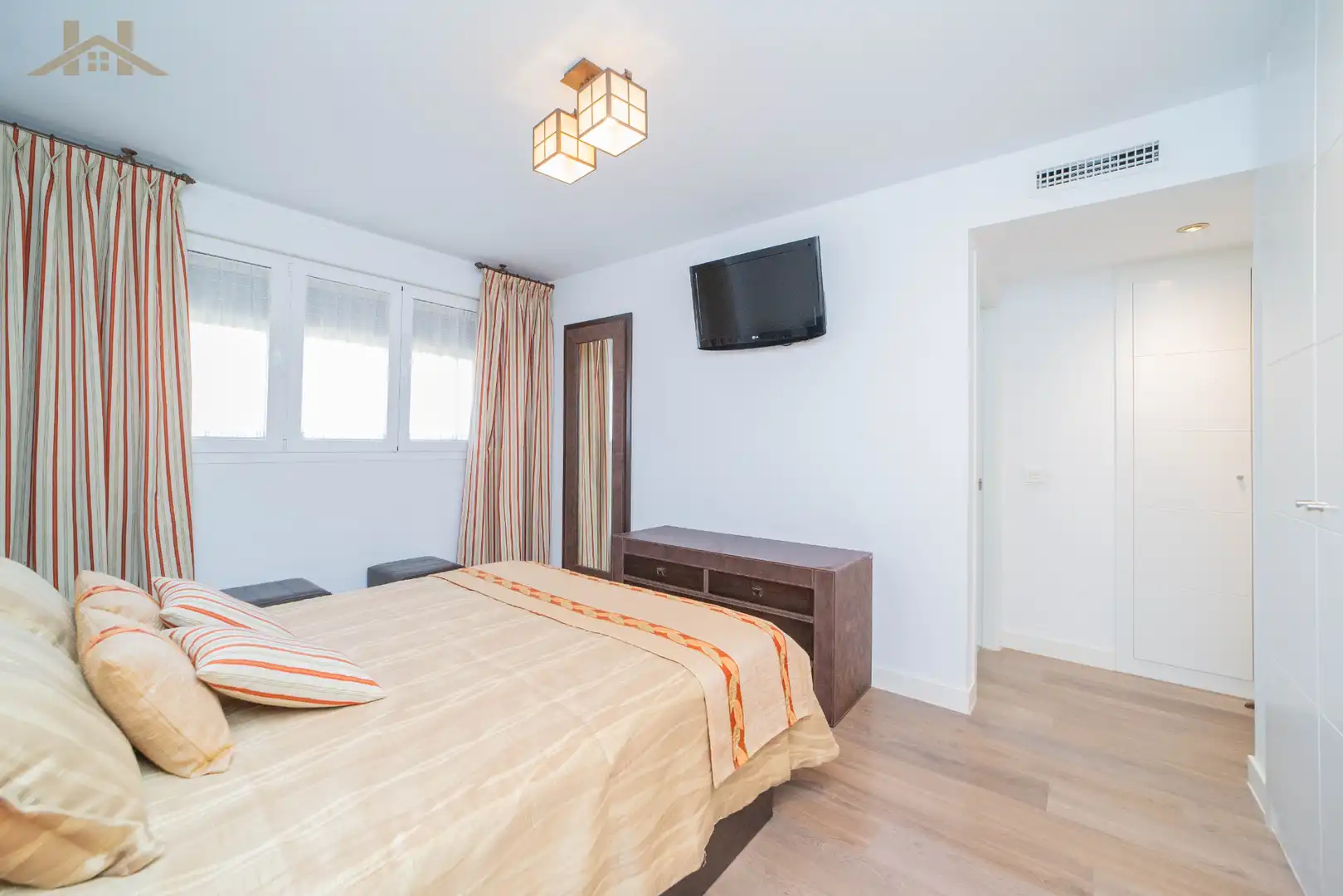 Bedroom of Detached homes for sale in Villaviciosa de Odón  with Air Conditioner, Heating and Private garden
