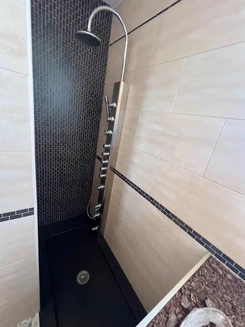 Bany de Casa o xalet en venda en La Roca del Vallès amb Aire condicionat, Calefacció i Jardí privat