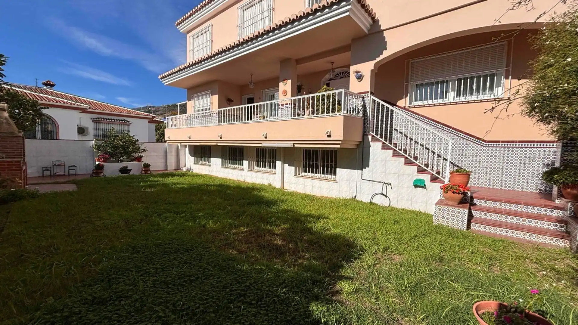 Vista exterior de Casa o chalet en venta en Benalmádena con Aire acondicionado, Terraza y Trastero