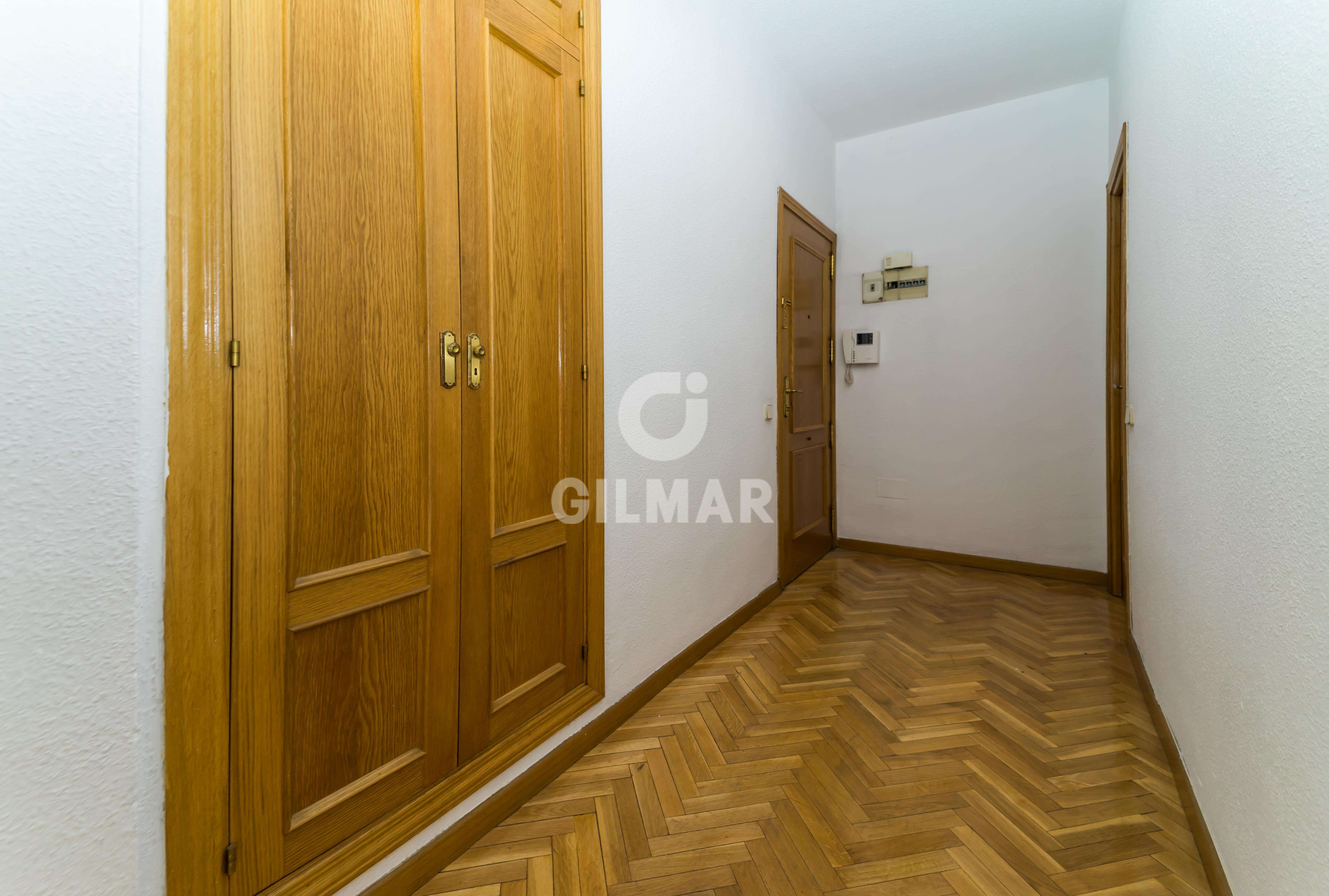 Wohnung zum Verkauf in  Madrid Capital mit Heizung, Privatgarten und Schwimmbad