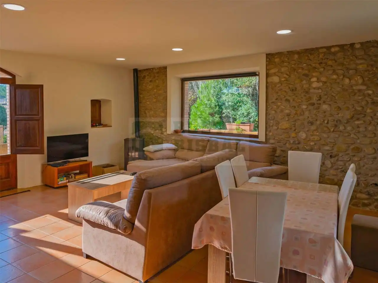 Sala de estar de Finca rústica en venta en Sant Miquel de Fluvià con Aire acondicionado, Calefacción y Terraza