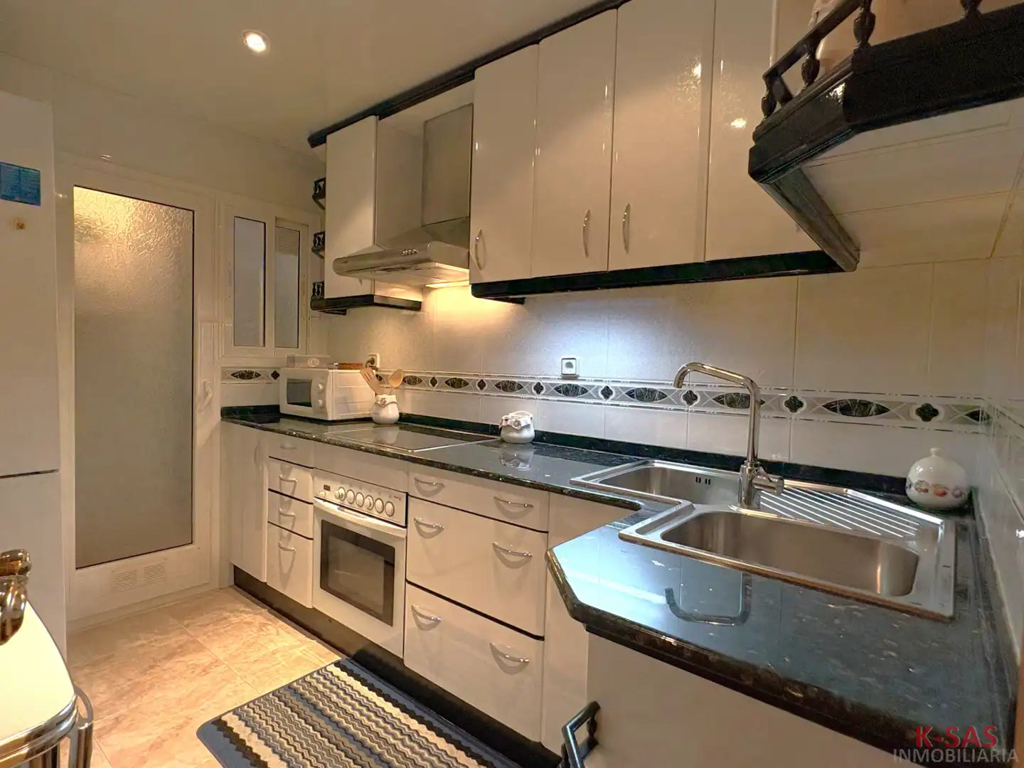 Kitchen of Flat for sale in Esplugues de Llobregat  with Heating, Furnished and Oven