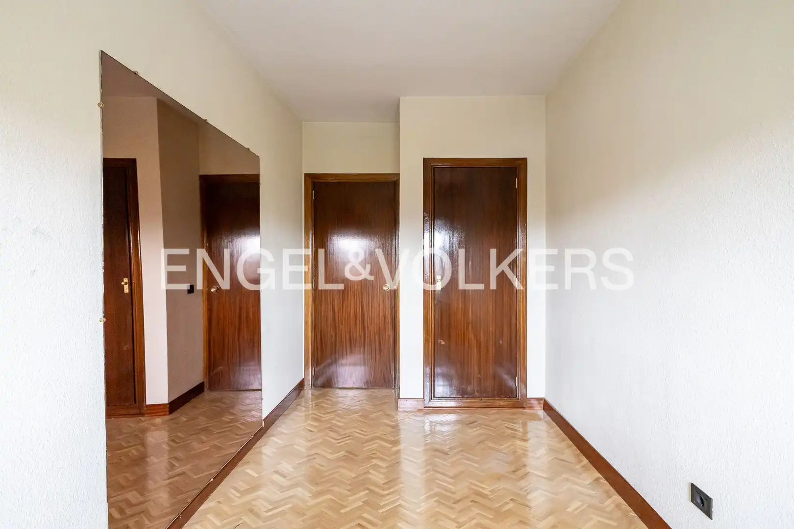 Piso en venta en Madrid con Calefacción, Parquet y Terraza