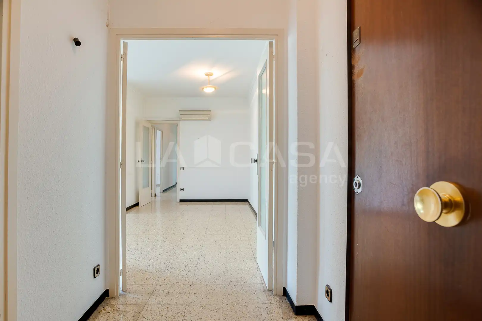 Wohnung zum Verkauf in Barcelona mit Balkon
