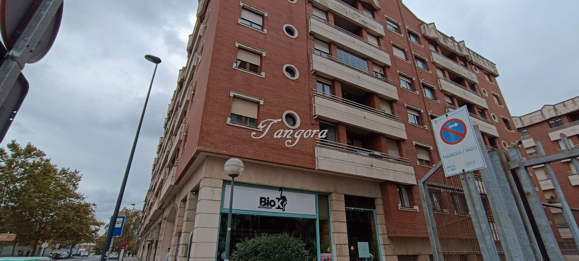 Vista exterior de Pis en venda en Bilbao  amb Calefacció, Parquet i Terrassa