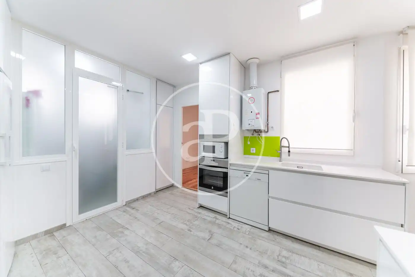 Kitchen of Flat for rent in Madrid  with Air Conditioner and Heating