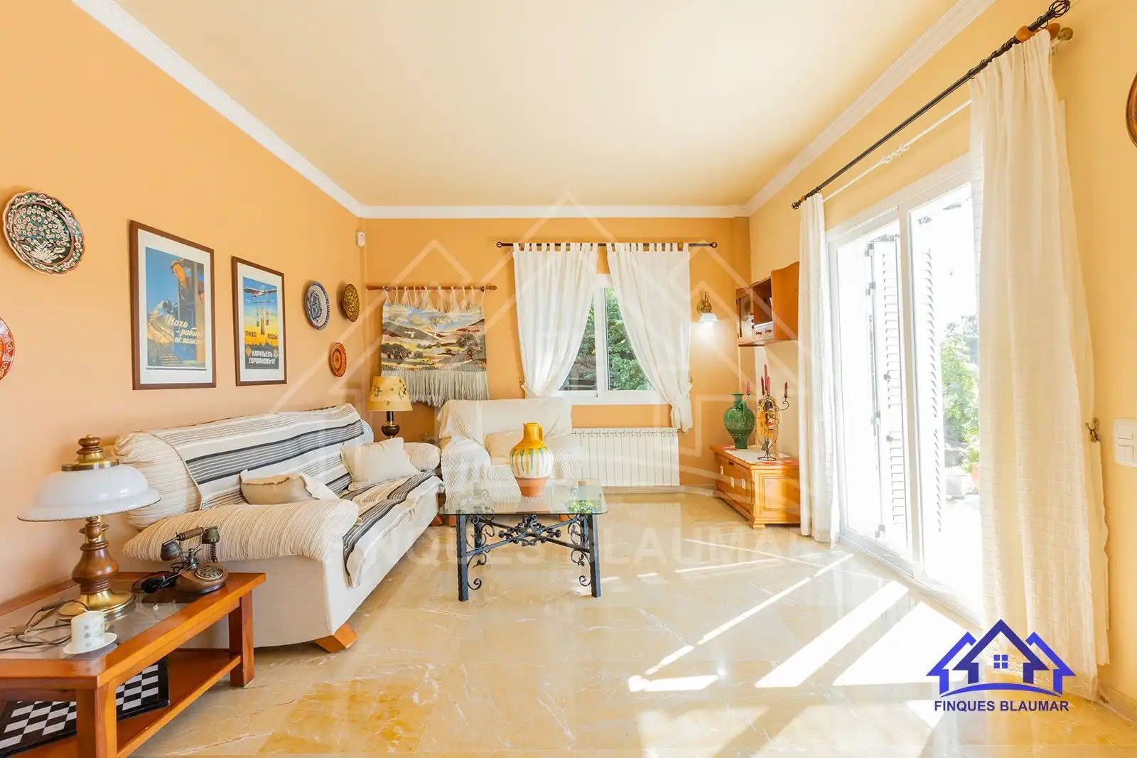 Sala de estar de Casa o chalet en venta en Arenys de Munt con Calefacción, Jardín privado y Trastero