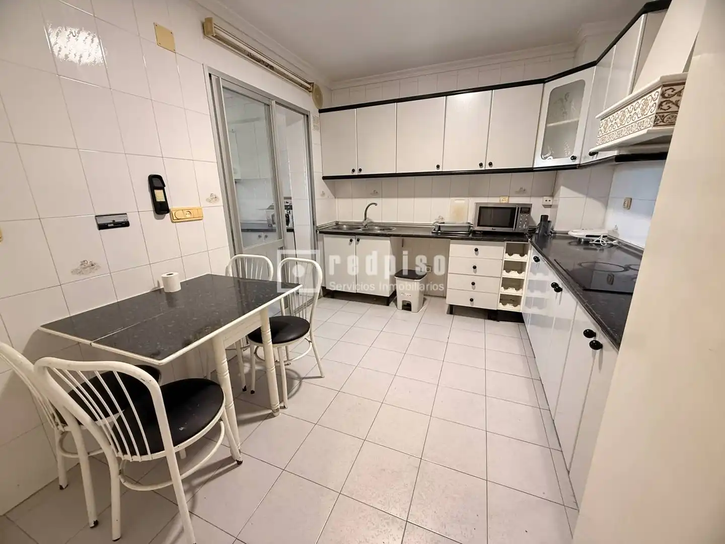 Flat for rent in Demóstenes, El Cónsul - Ciudad Universitaria - El Romeral