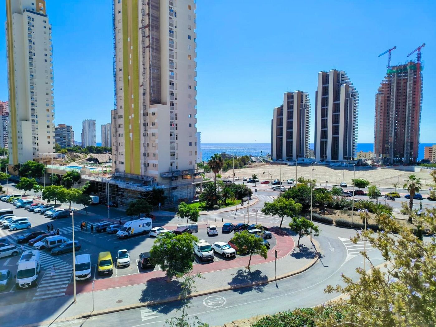 Vista exterior de Apartament en venda en Benidorm amb Jardí privat, Terrassa i Traster