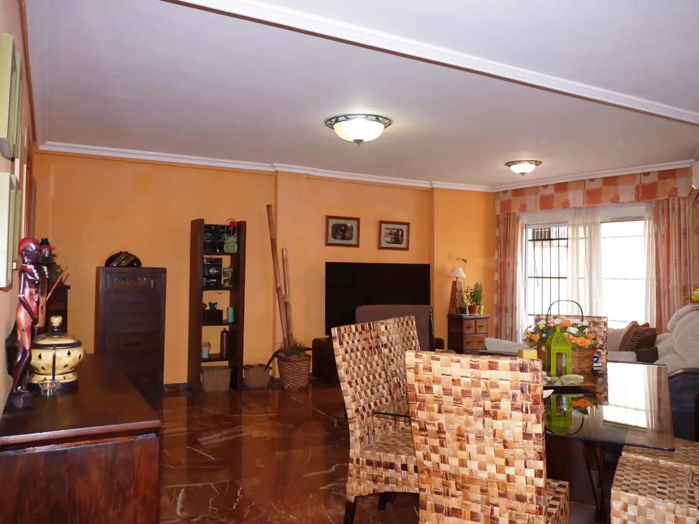 Living room of Flat for sale in Sevilla  with Air Conditioner and Storage room