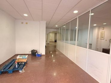 Local comercial de lloguer a Calle Jacinto Benavente