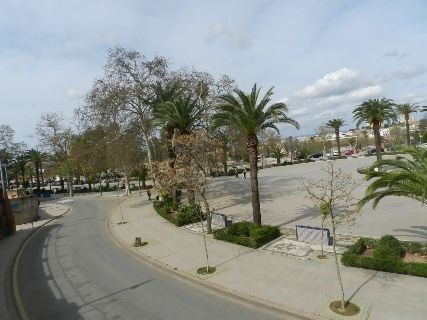 Vista exterior de Casa o xalet en venda en Linares amb Aire condicionat, Calefacció i Jardí privat