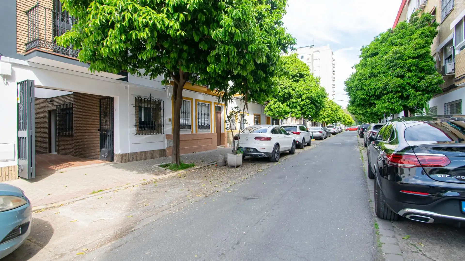 Exterior view of Houses for sale in  Sevilla Capital  with Air Conditioner, Terrace and Balcony
