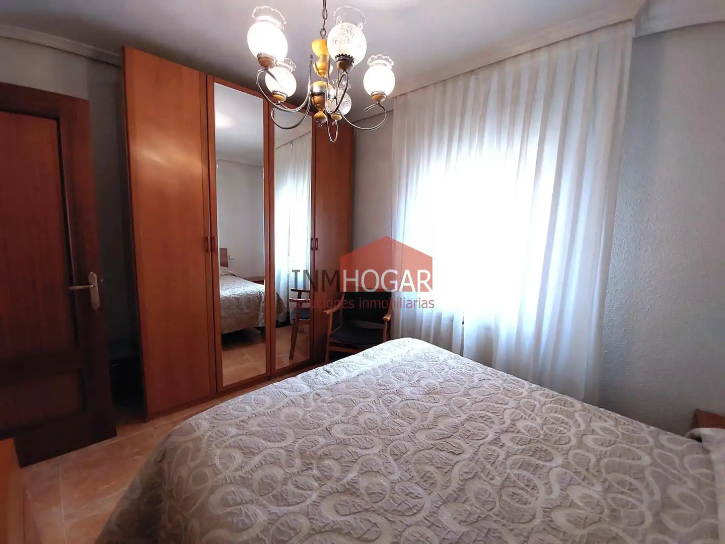 Dormitori de Casa o xalet en venda en Ávila amb Calefacció, Traster i Moblat