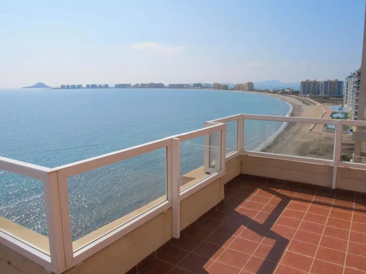 Terrasse von Wohnungen zum Verkauf in La Manga del Mar Menor mit Klimaanlage, Heizung und Privatgarten