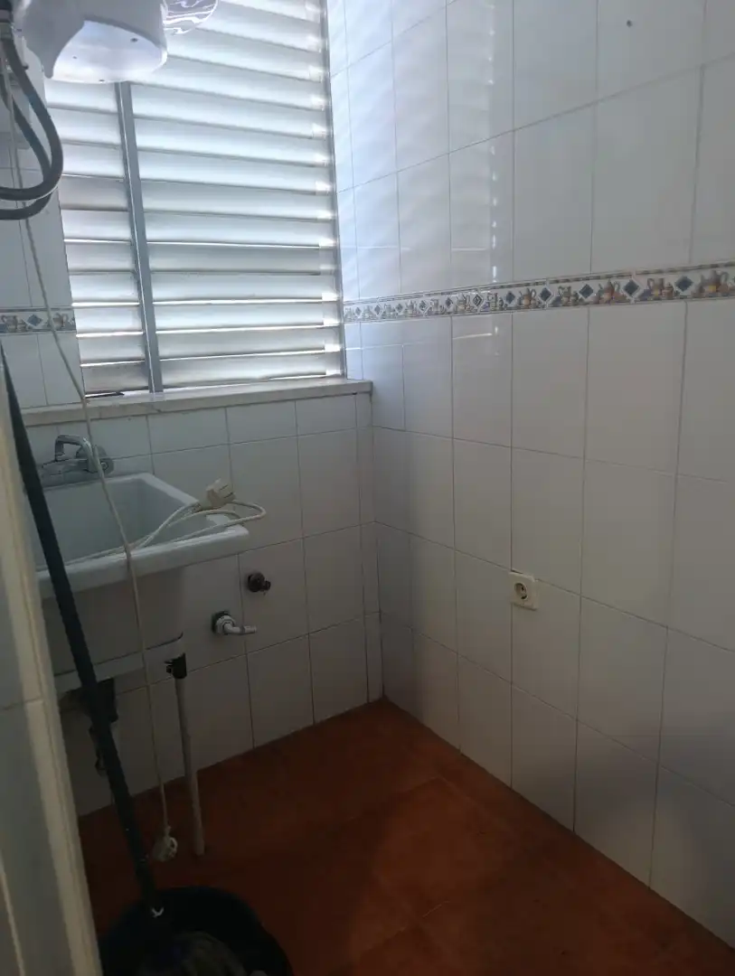 Baño de Piso de alquiler en Dos Hermanas con Aire acondicionado, Terraza y Amueblado