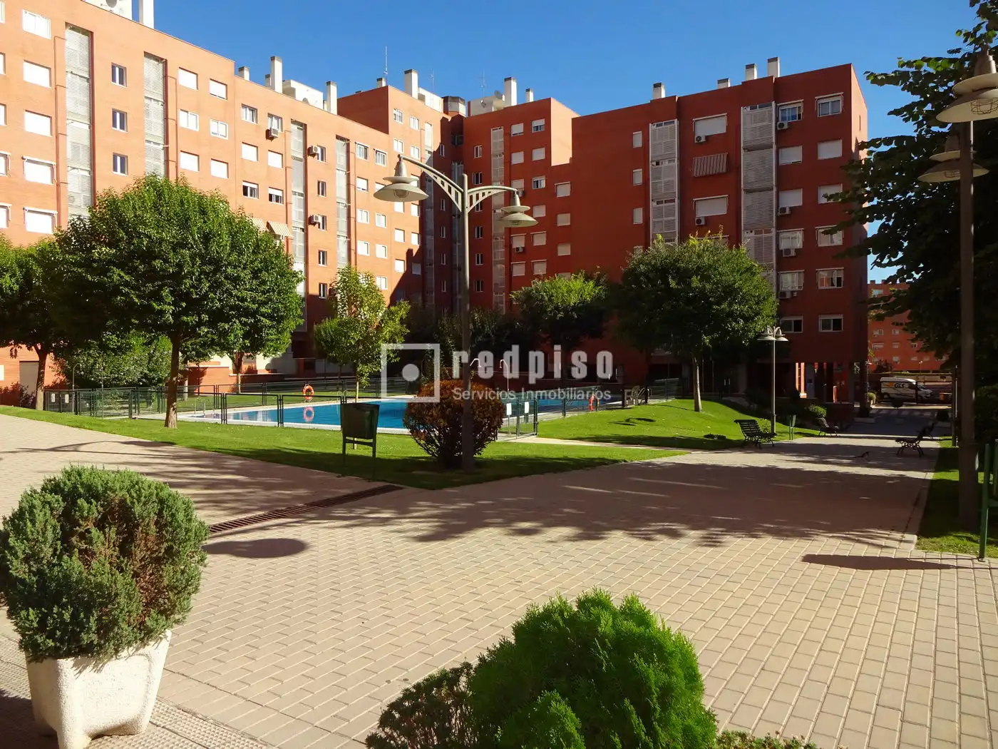 Vista exterior de Piso en venta en Madrid con Calefacción, Parquet y Trastero