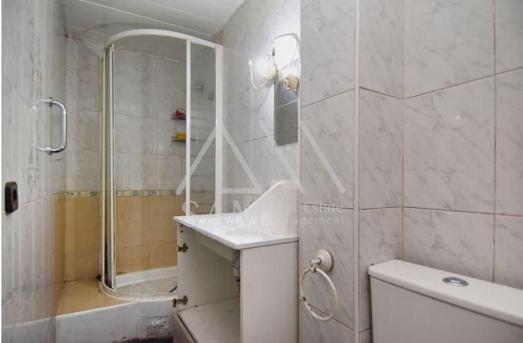 Badezimmer von Erdgeschoss zum Verkauf in Badalona mit Terrasse und Balkon