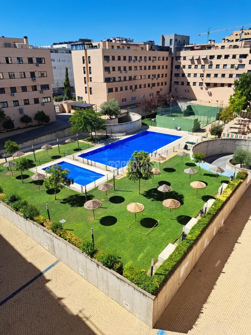 Swimming pool of Flat for sale in Valdemoro  with Air Conditioner, Heating and Community pool
