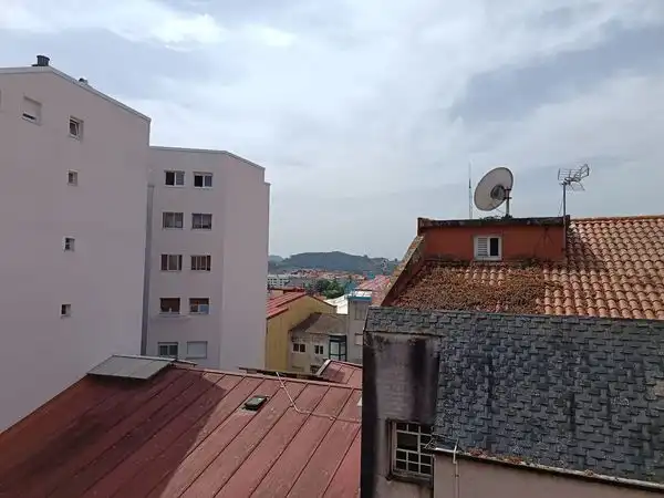 Vista exterior de Pis en venda en Pontevedra Capital  amb Calefacció i Parquet