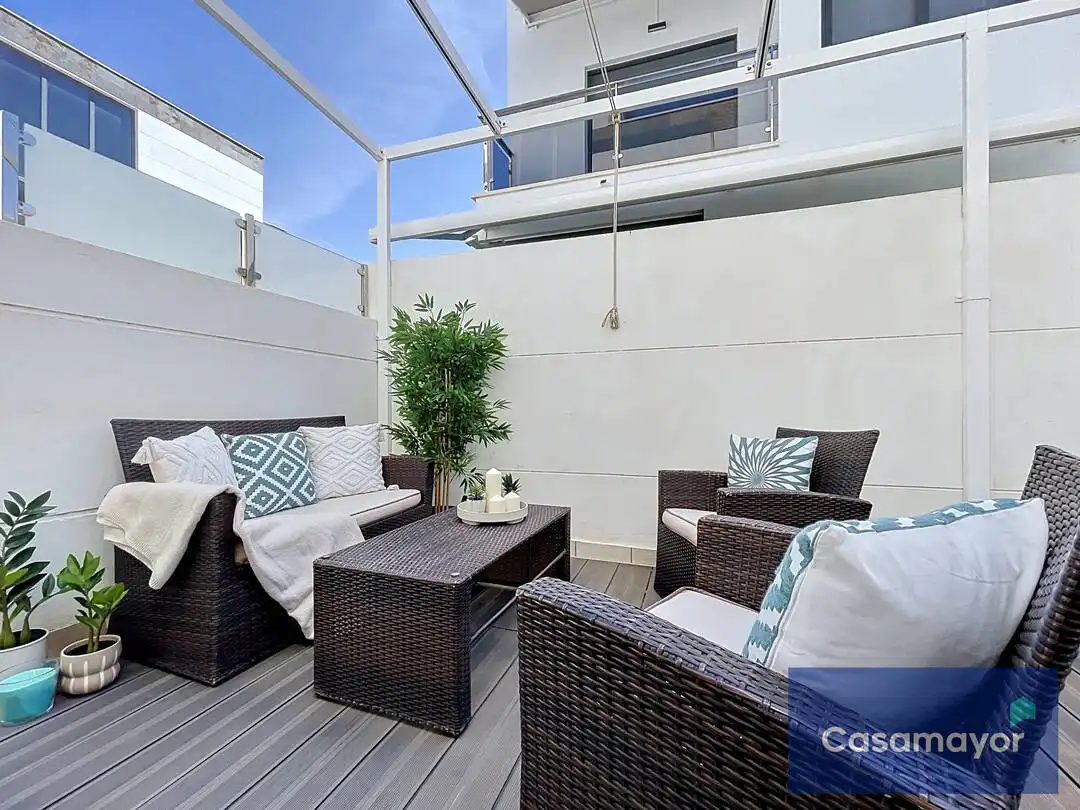 Terrassa de Casa o xalet en venda en Alicante / Alacant amb Aire condicionat, Calefacció i Jardí privat