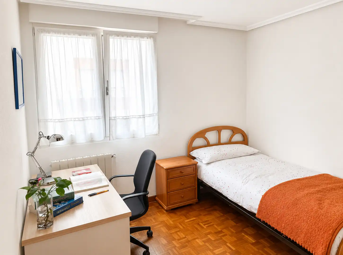 Schlafzimmer von Wohnung zur Miete in Santander mit Heizung, Terrasse und Möbliert
