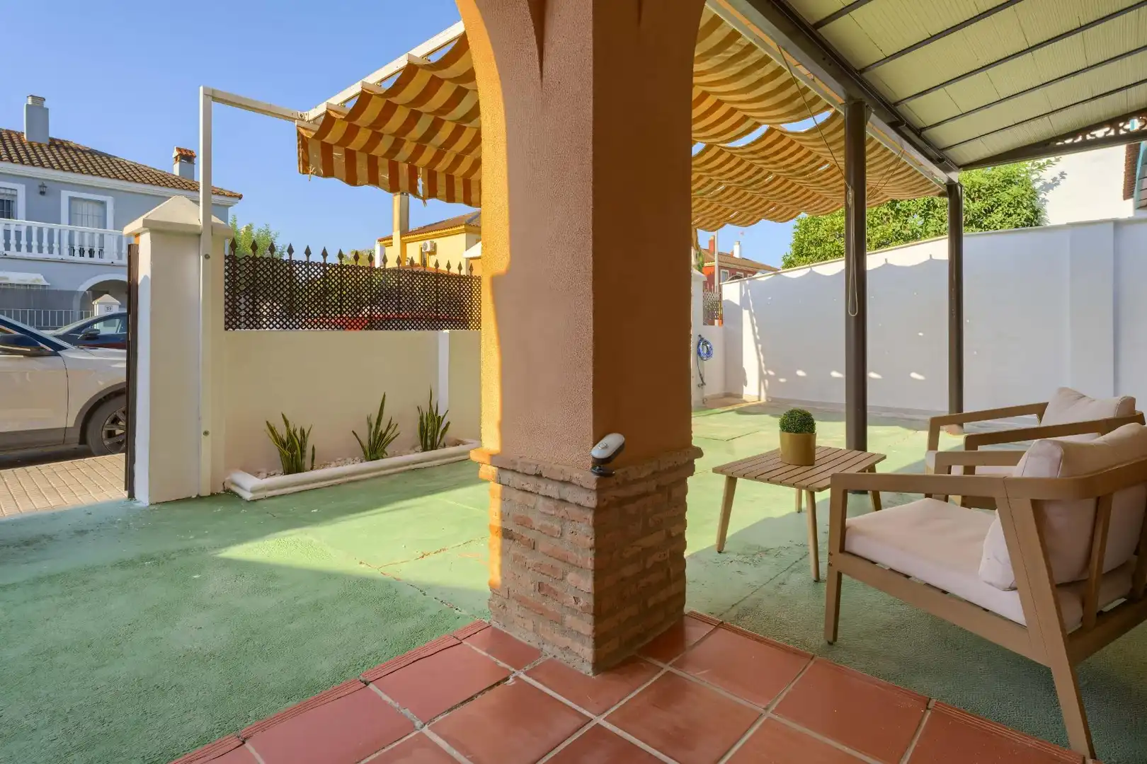 Terrassa de Casa adosada en venda en Espartinas amb Aire condicionat, Calefacció i Jardí privat