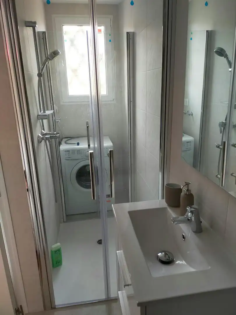Bathroom of Flat for rent in Barcelona  with Air Conditioner, Furnished and Washing machine