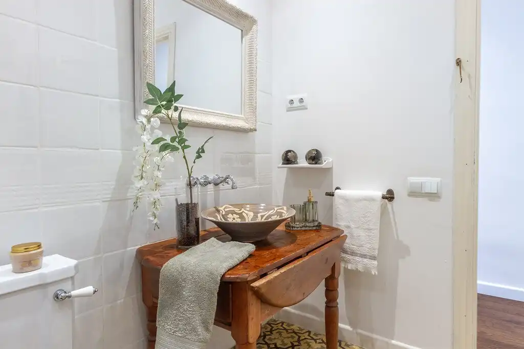 Bathroom of Apartments for sale in Barcelona  with Air Conditioner, Heating and Parquet flooring