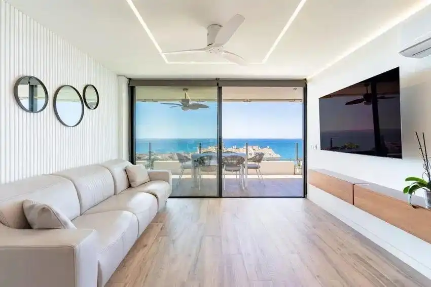 Sala de estar de Piso en venta en Marbella con Aire acondicionado, Calefacción y Jardín privado